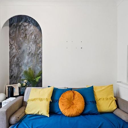 Modern One Bedroom Apartments In Brighton Екстер'єр фото