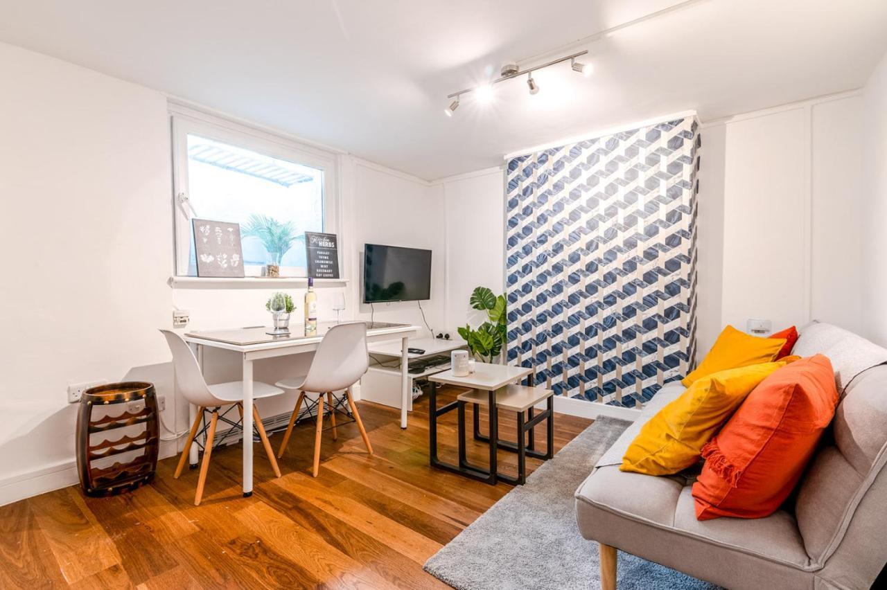 Modern One Bedroom Apartments In Brighton Екстер'єр фото