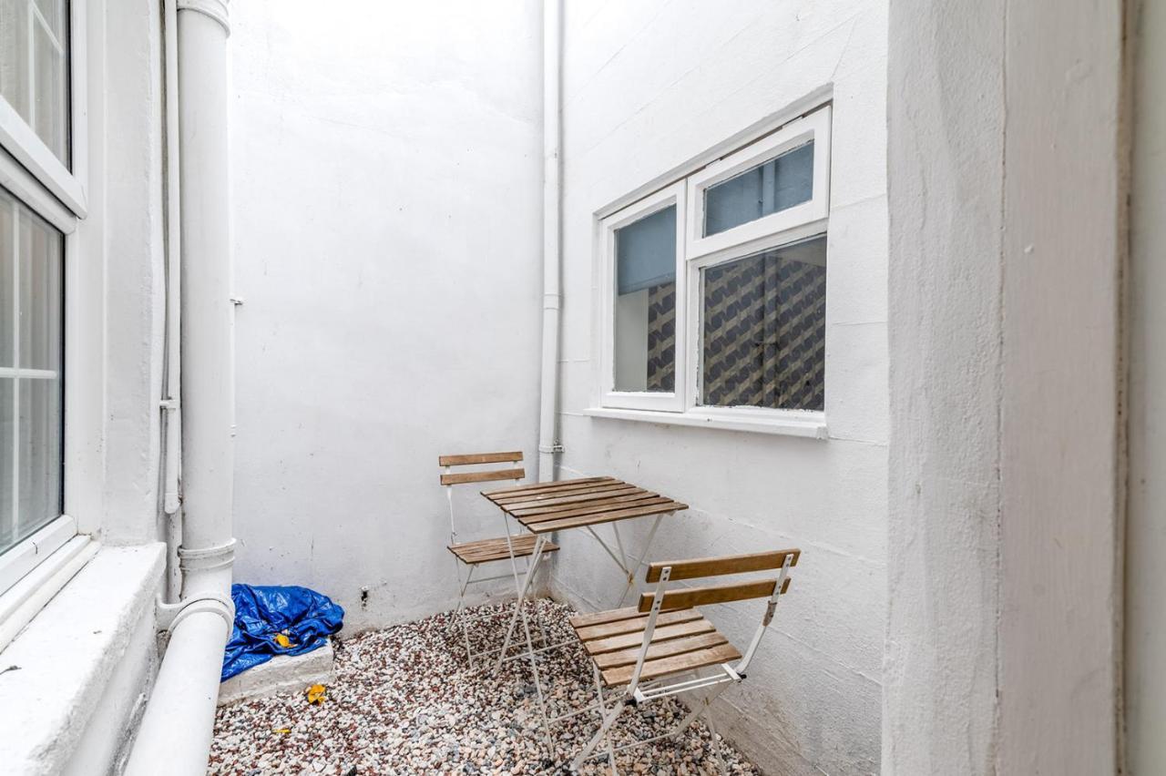Modern One Bedroom Apartments In Brighton Екстер'єр фото