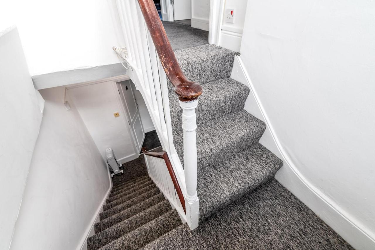 Modern One Bedroom Apartments In Brighton Екстер'єр фото