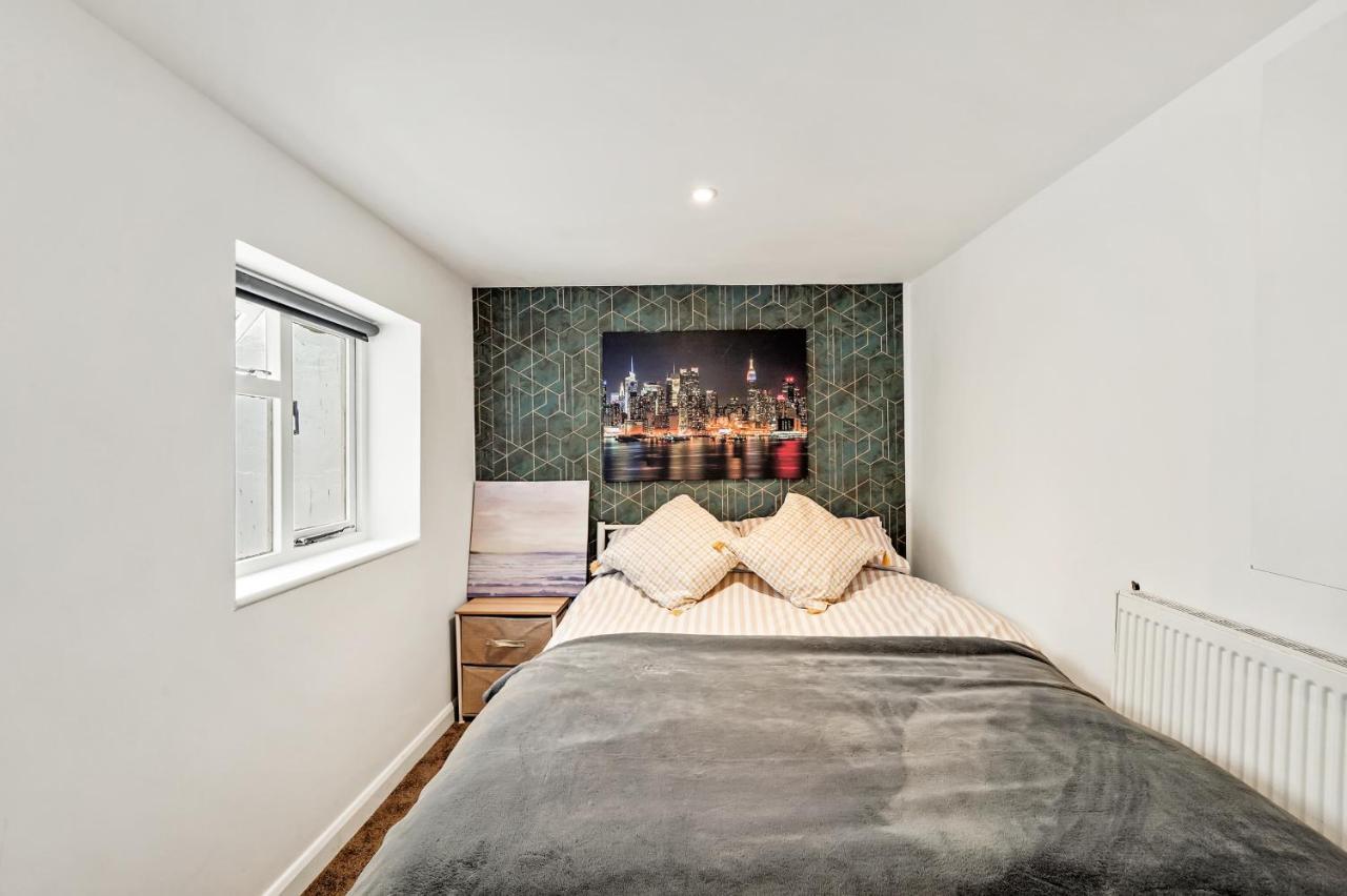 Modern One Bedroom Apartments In Brighton Екстер'єр фото