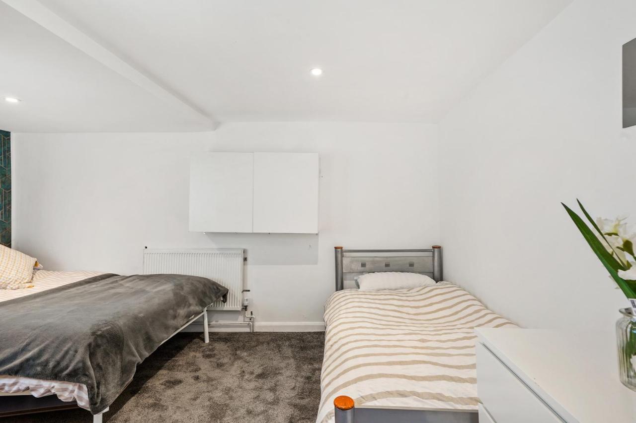 Modern One Bedroom Apartments In Brighton Екстер'єр фото