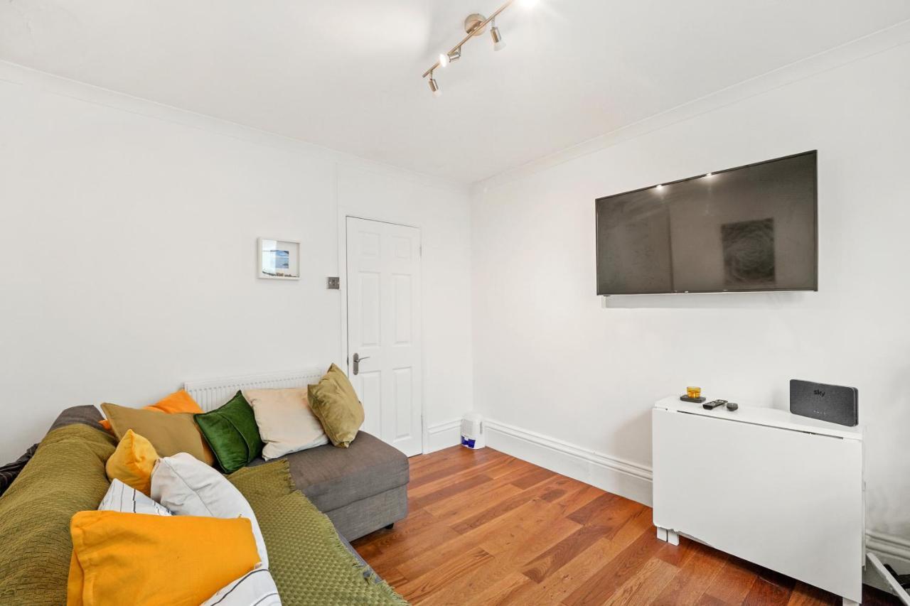 Modern One Bedroom Apartments In Brighton Екстер'єр фото
