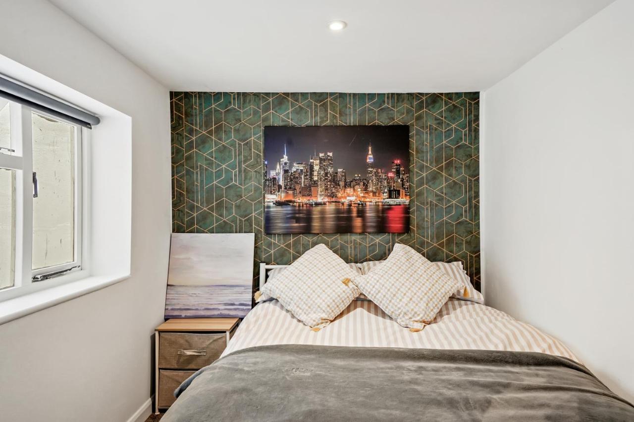 Modern One Bedroom Apartments In Brighton Екстер'єр фото