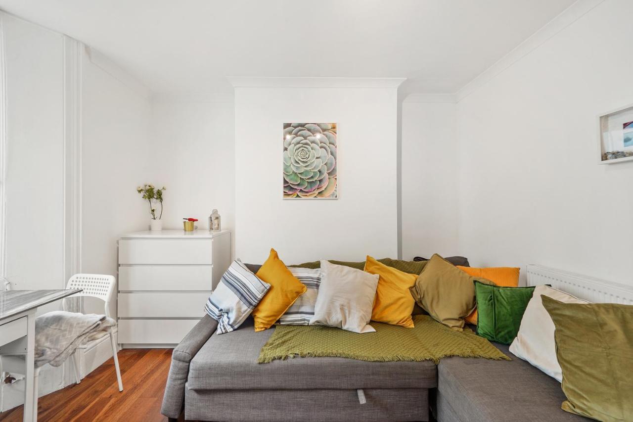 Modern One Bedroom Apartments In Brighton Екстер'єр фото