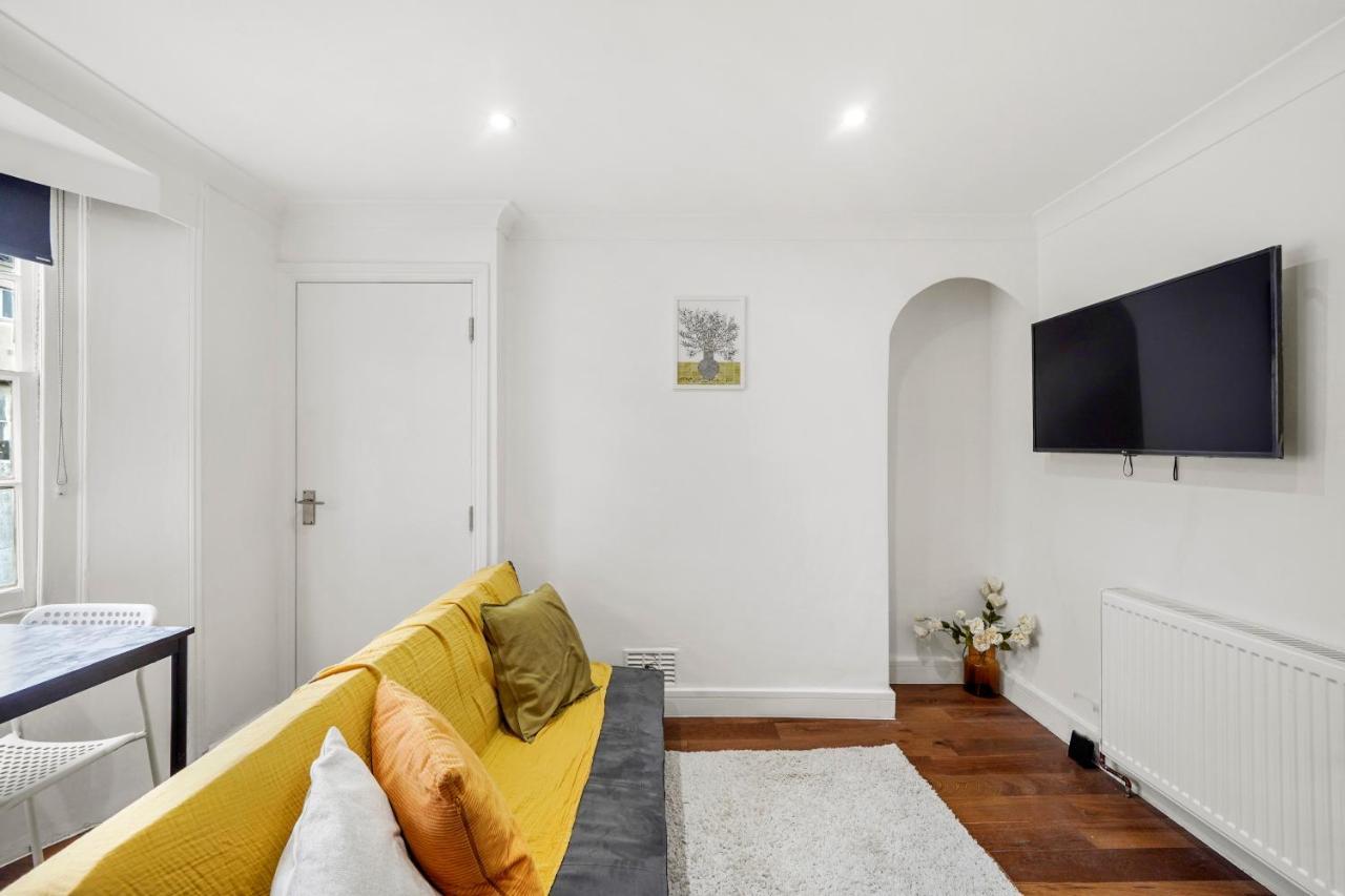 Modern One Bedroom Apartments In Brighton Екстер'єр фото