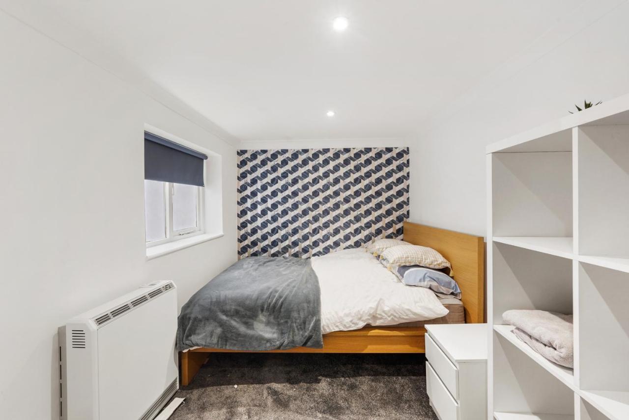 Modern One Bedroom Apartments In Brighton Екстер'єр фото