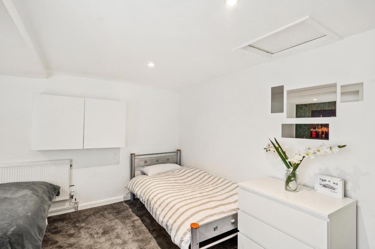 Modern One Bedroom Apartments In Brighton Екстер'єр фото